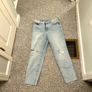 OLD NAVY LIGHT WASH BLUE JEANS SIZE 6